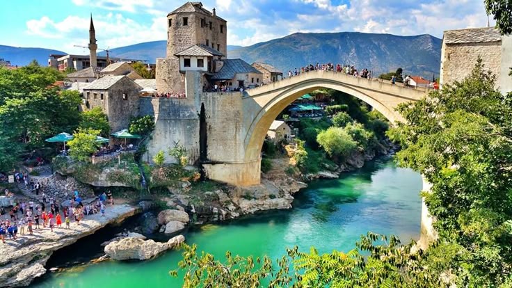 Vizesiz, Uçaklı ve Unutulmaz: Gezi Atlası ile Büyük Balkan Turu Macerası
